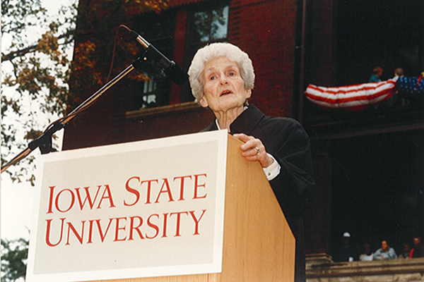 Mary Louise Smith speaking from the podium at the Catt Hall dedication ceremony in 1995.